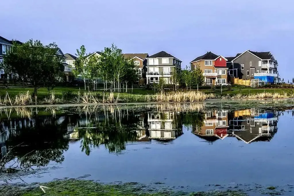 Stunning 2 BDRM YEG Suite, EIA Airport, WiFi! Edmonton Apartment