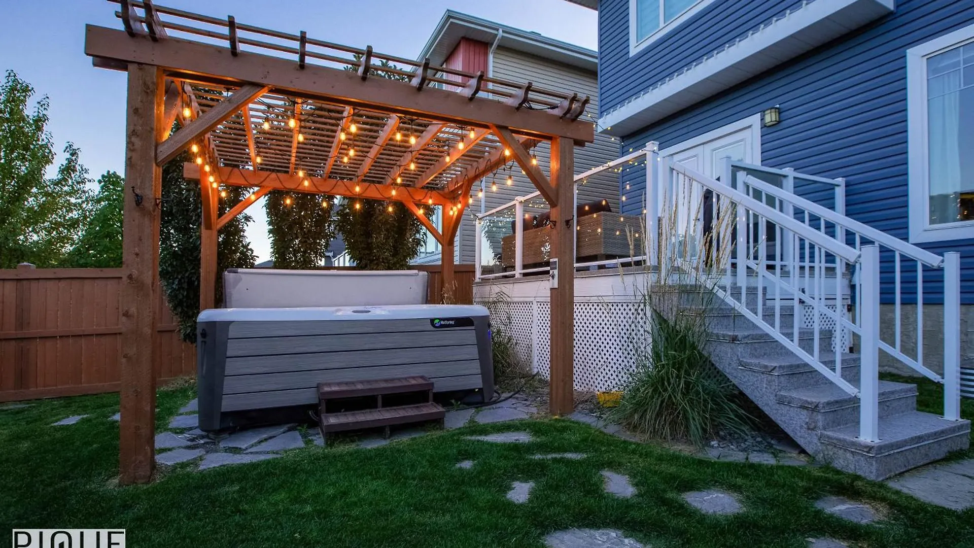 Stunning 2 BDRM YEG Suite, EIA Airport, WiFi! Edmonton