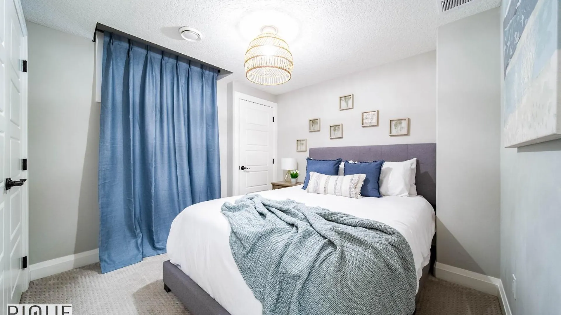 Stunning 2 BDRM YEG Suite, EIA Airport, WiFi! Edmonton