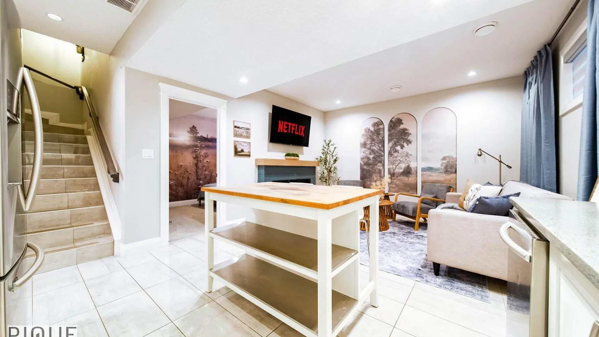 Stunning 2 BDRM YEG Suite, EIA Airport, WiFi! Edmonton 0*,  Kanada