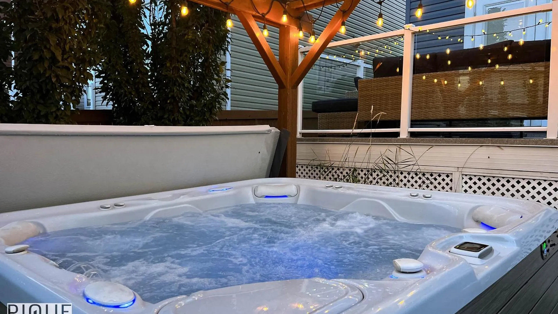 Apartman Chic Retreat With Hot Tub - King Bed - Fireplace - Wem Edmonton