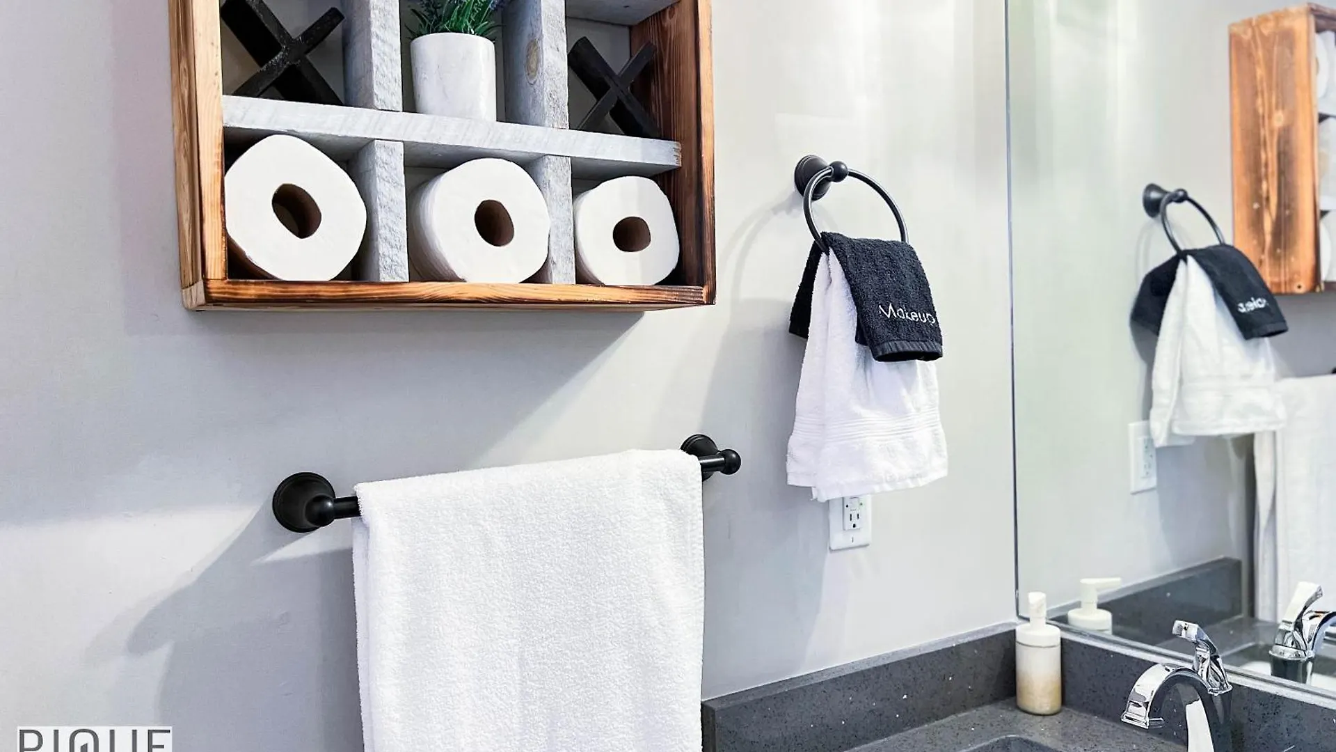 Chic Retreat With Hot Tub - King Bed - Fireplace - Wem Edmonton Apartman