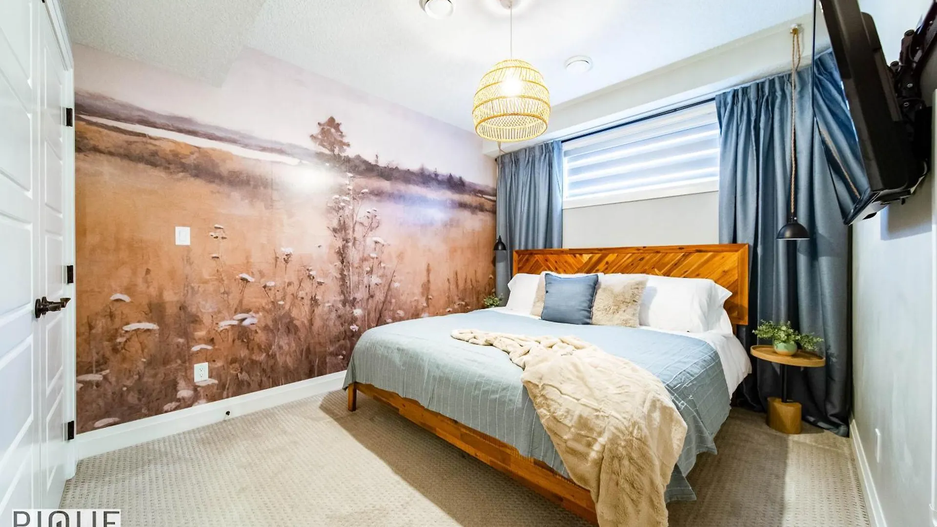 Chic Retreat With Hot Tub - King Bed - Fireplace - Wem Edmonton
