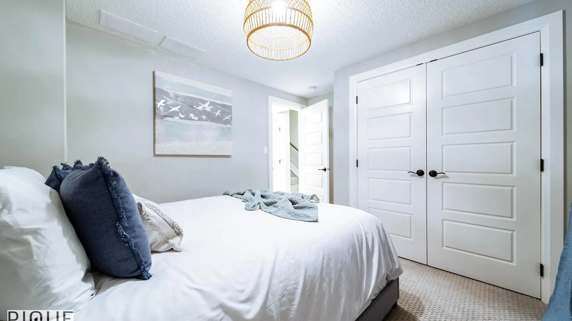 Chic Retreat With Hot Tub - King Bed - Fireplace - Wem Edmonton Kanada
