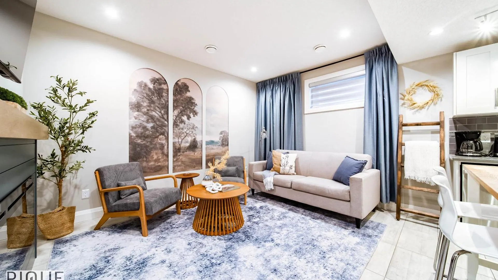 Chic Retreat With Hot Tub - King Bed - Fireplace - Wem Edmonton Apartman