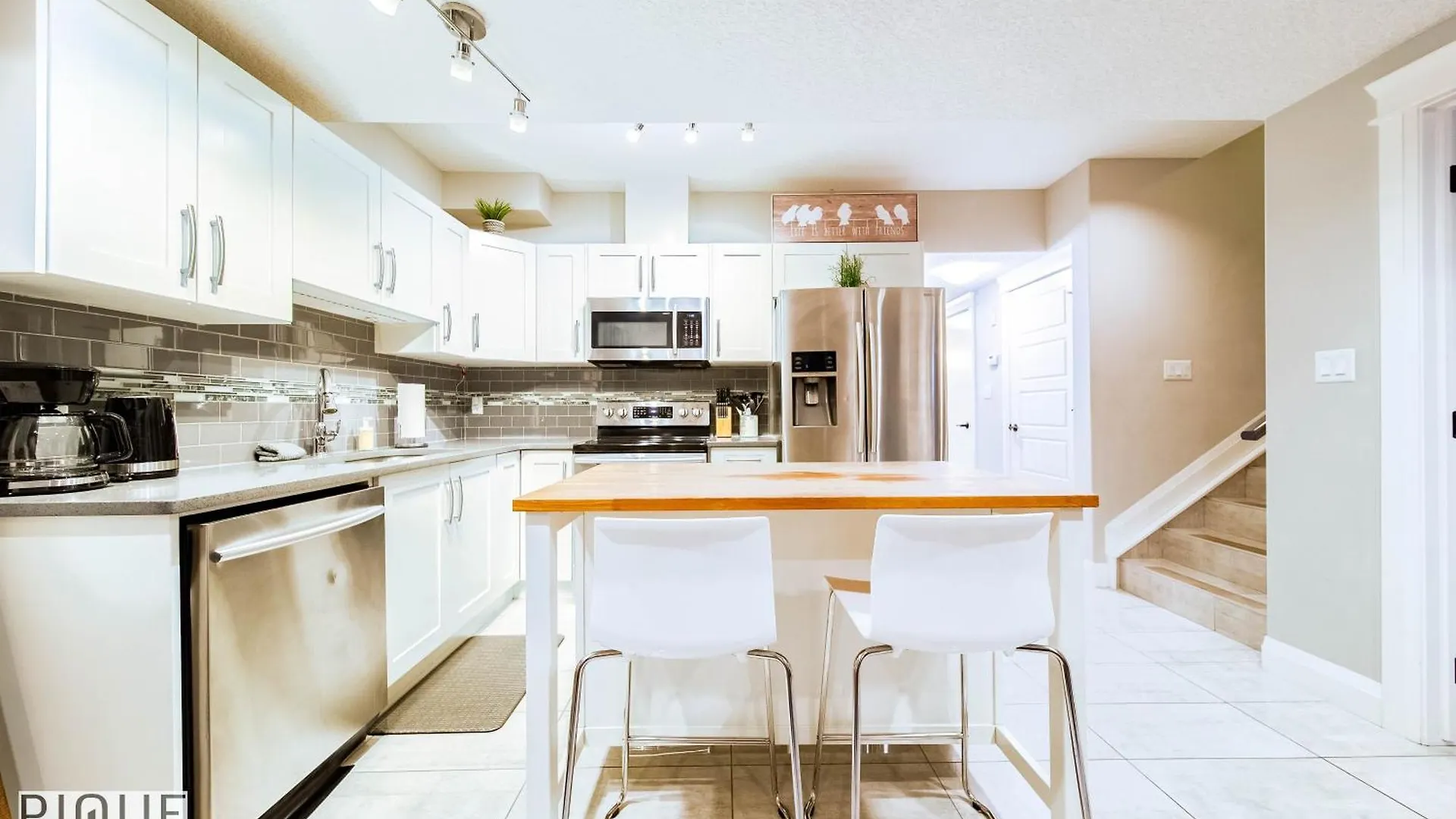 Apartman Chic Retreat With Hot Tub - King Bed - Fireplace - Wem Edmonton Kanada